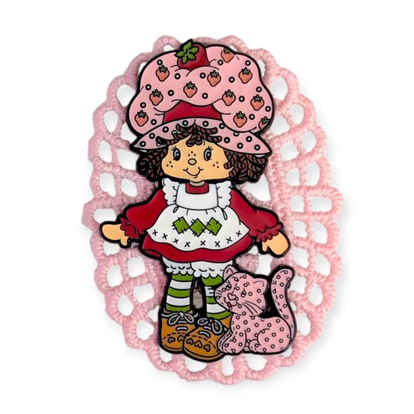 Strawberry Shortcake Enamel Pin: Custard Cat and Lace - Picture 1 of 4